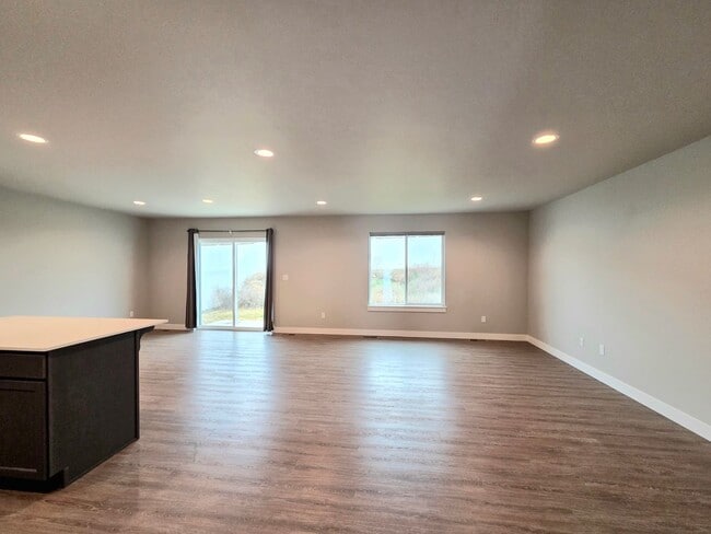 Building Photo - Single Family Home w/ Private Yard + Garage – Available Now!