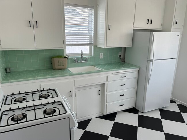 Building Photo - 4208 Fanuel St