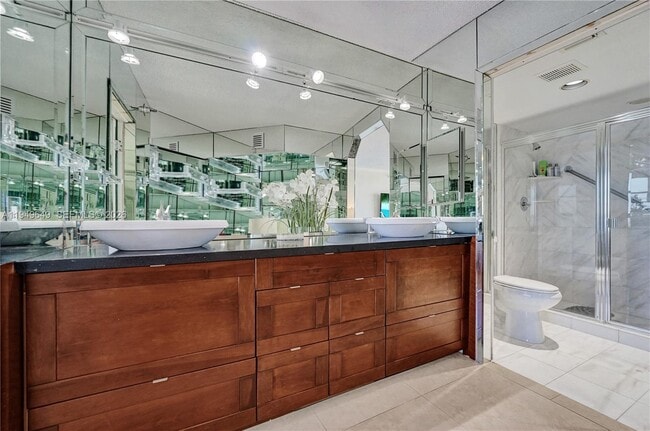 Building Photo - 3500 Mystic Pointe Dr