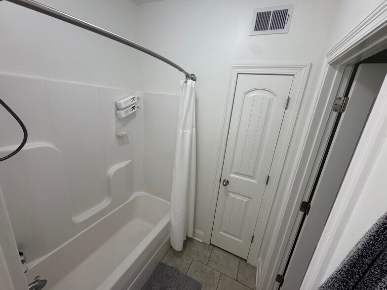 Building Photo - 224 Massee Cir