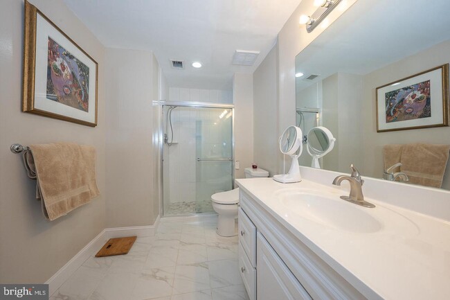 Building Photo - 1750 Oakwood Terrace