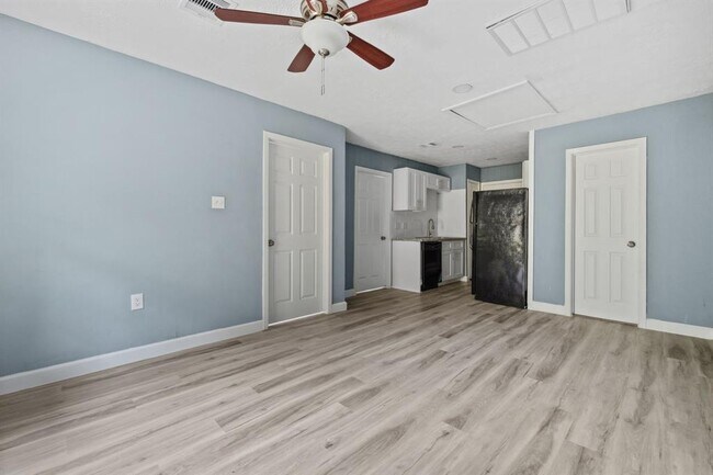 Primary Photo - 3423 Nettleton St
