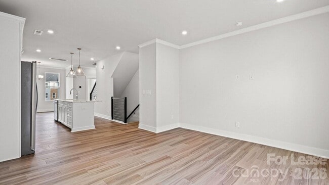 Building Photo - 2025 Clarksdale Dr