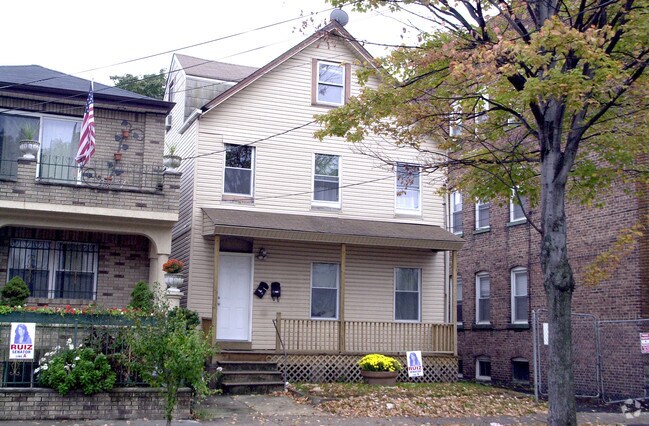 Primary Photo - 248-252 2nd Ave W