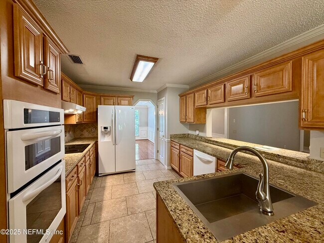 Building Photo - 2217 Hammock Oaks Dr N