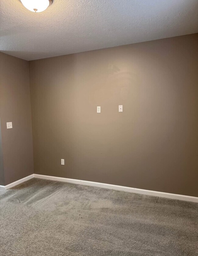 Building Photo - 85 Forest Ave