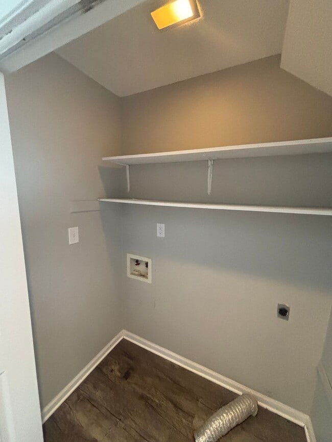 Building Photo - 1837 Lively Rd