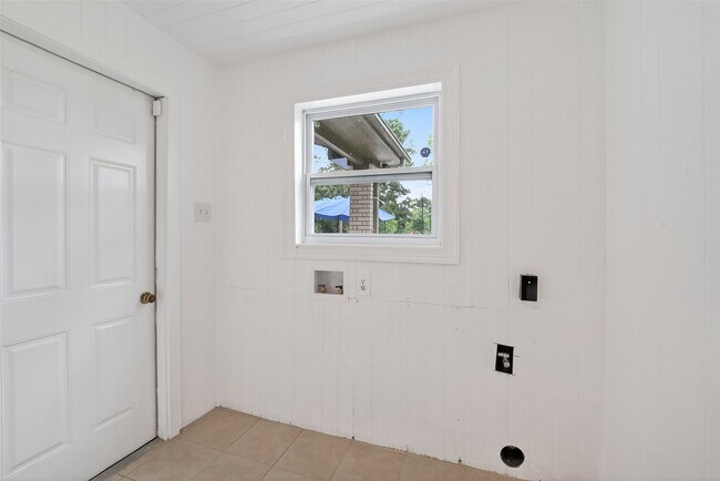 Building Photo - 17125 County Rd 127