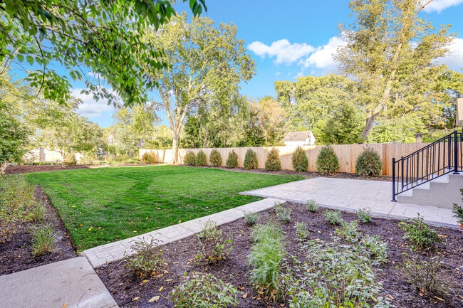 Building Photo - 351 Jefferson Ave