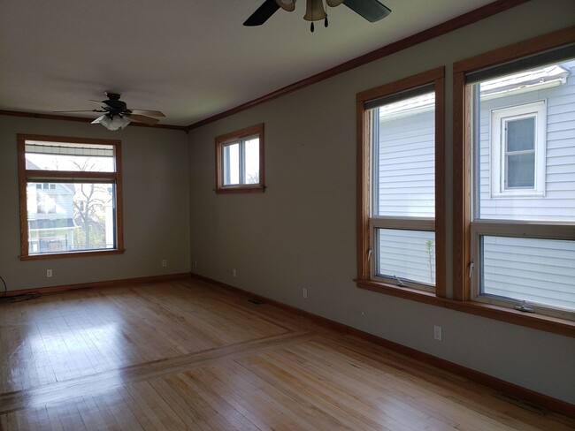 Building Photo - Beautiful 3-Bedroom Single Family Home wit...