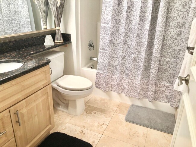 Building Photo - Meridian Luxury Condo. 1 Bd 1 Ba, Utilitie...