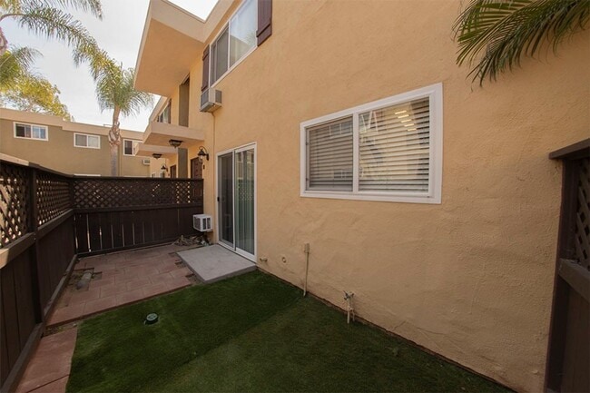 Building Photo - 2BR/1BA Clairemont Condo Freshly Painted, New Vinyl Plank Flooring Throughout Patio, 1 Parking Space