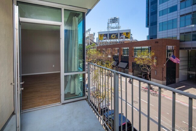Building Photo - 321 Tenth Ave