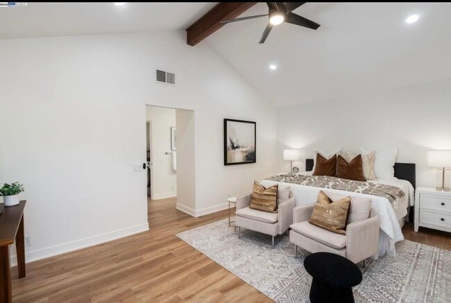 Building Photo - 725 Old Creek Rd