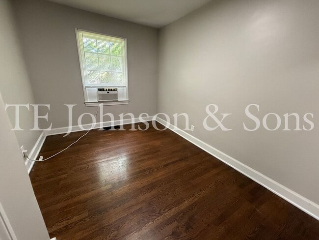 Building Photo - Charming Duplex in Winston-Salem
