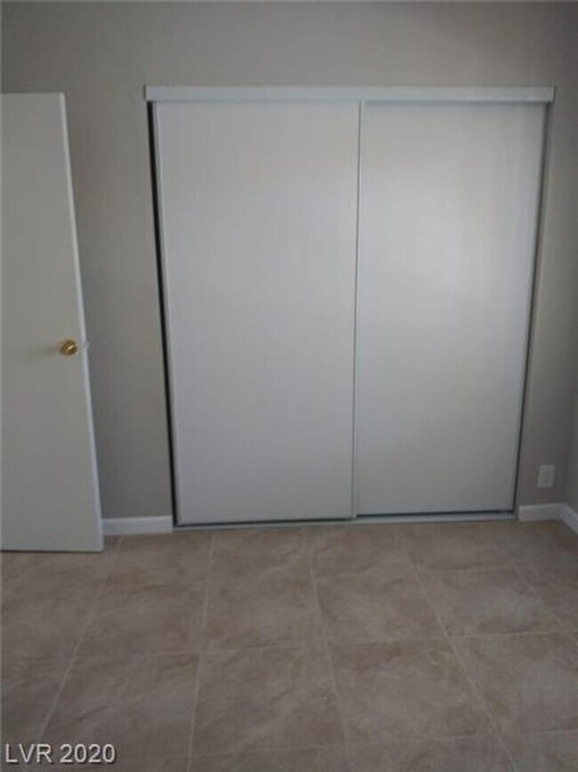 Building Photo - 2 bedroom Condo