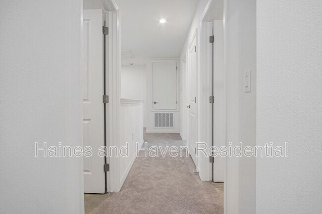 Building Photo - 4429 River Beacon Blvd