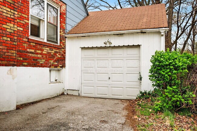 Building Photo - 8817 Shady Grove Ave