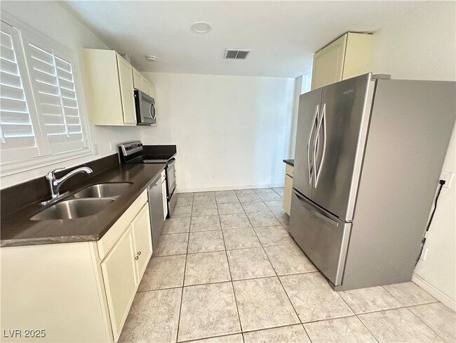 Building Photo - 501 Slayton Dr