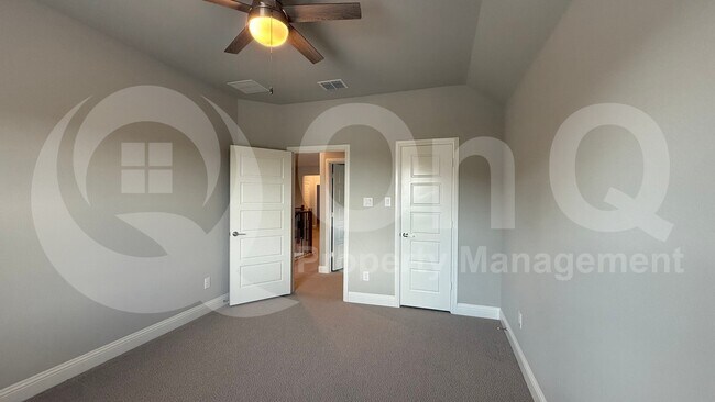 Building Photo - 3508 Covedale Blvd