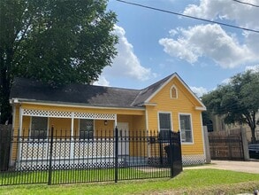 Building Photo - 1517 Summer St