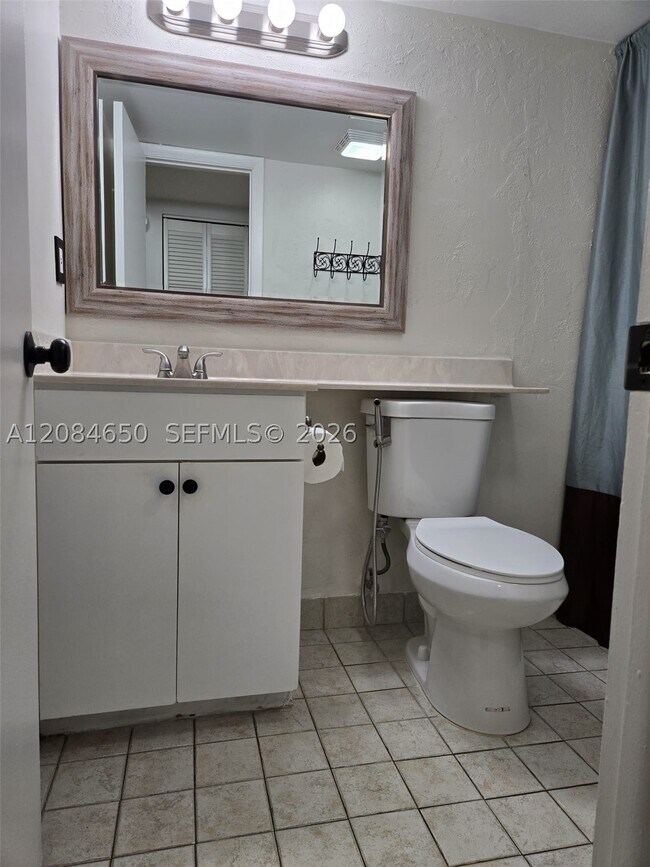 Building Photo - 14321 N Kendall Dr