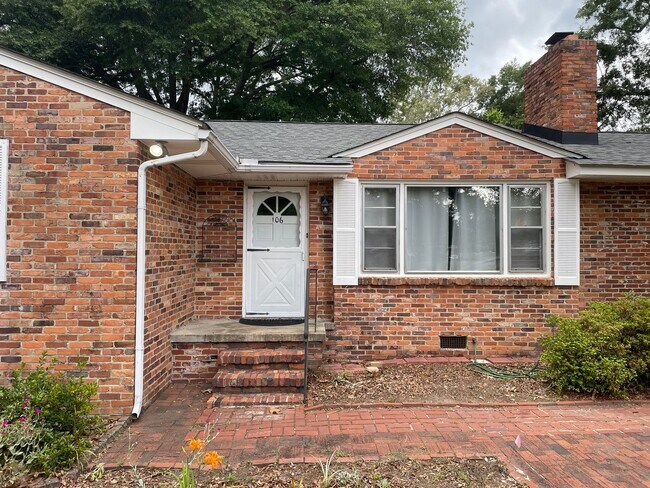 Building Photo - 106 Silver Bluff Rd