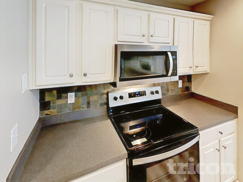 Building Photo - 94 Oakview Dr