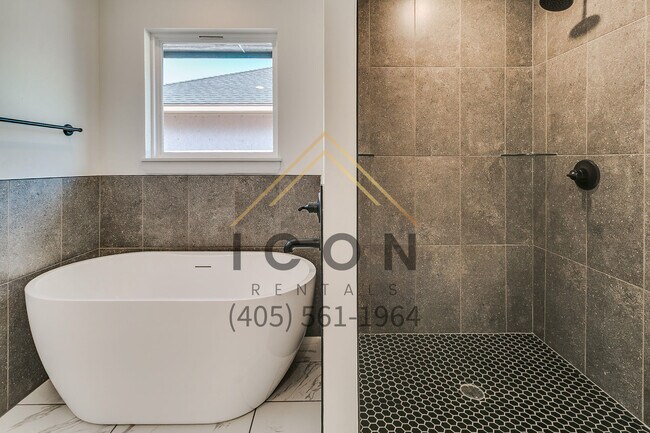 Building Photo - 8429 Stonewood Dr