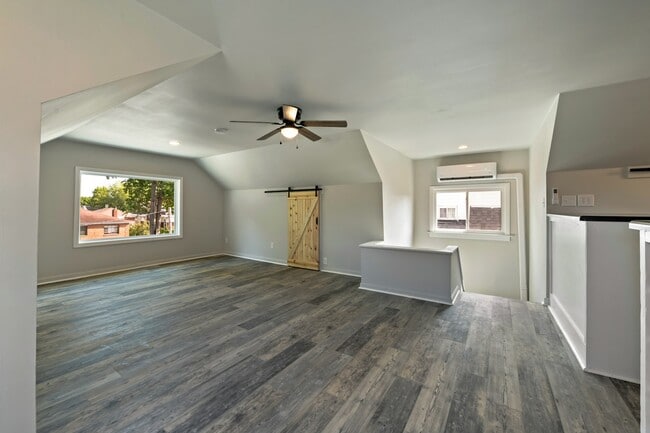 Building Photo - 1205 Charleston Ave