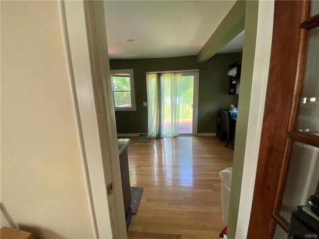 Building Photo - 208 Bassett St