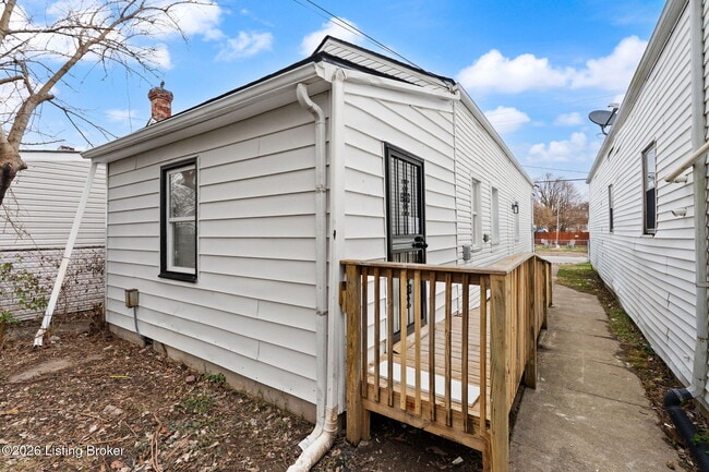 Building Photo - 2222 Duncan St