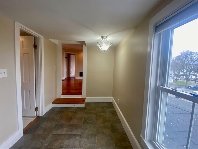 Building Photo - 35 Broad St