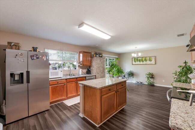 Building Photo - Easy Living on Amber Ledge