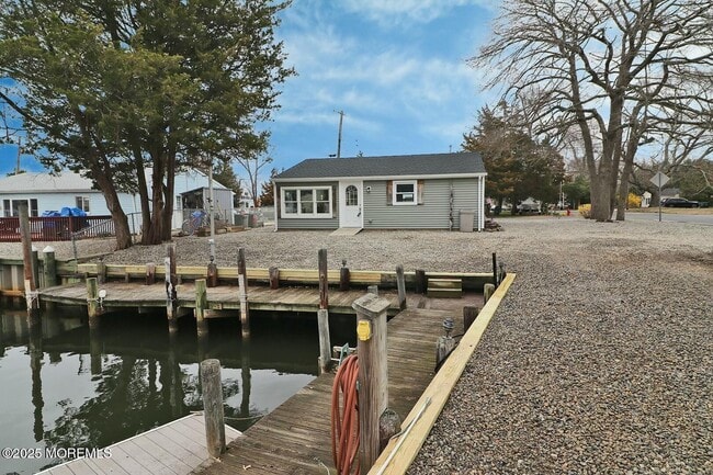 Building Photo - 701 Chesapeake Dr