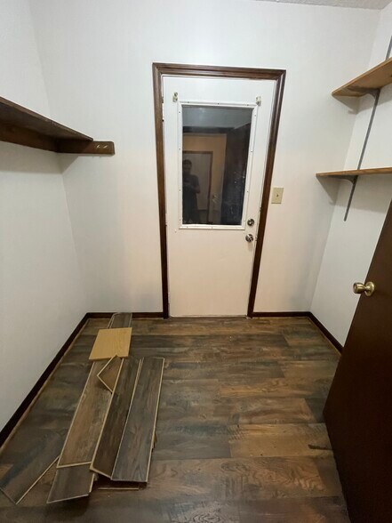 Building Photo - 506 Creekwood Cir