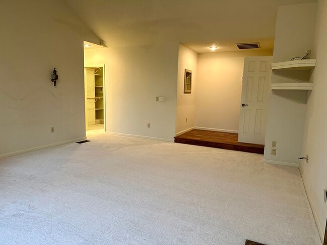 Building Photo - Available now, Executive 4 bdrm home with pool & hot tub!