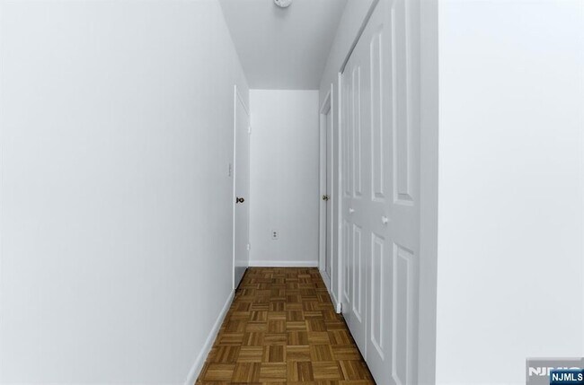 Building Photo - 1111 River Rd