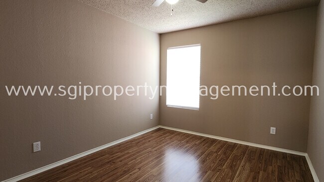 Building Photo - 8005 Mosstree Dr