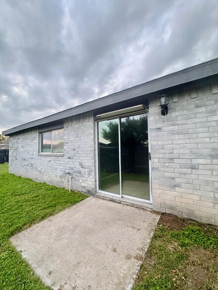 Building Photo - 2951 McCormack Dr