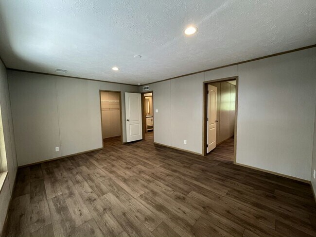 Building Photo - 26 Pathway Ct