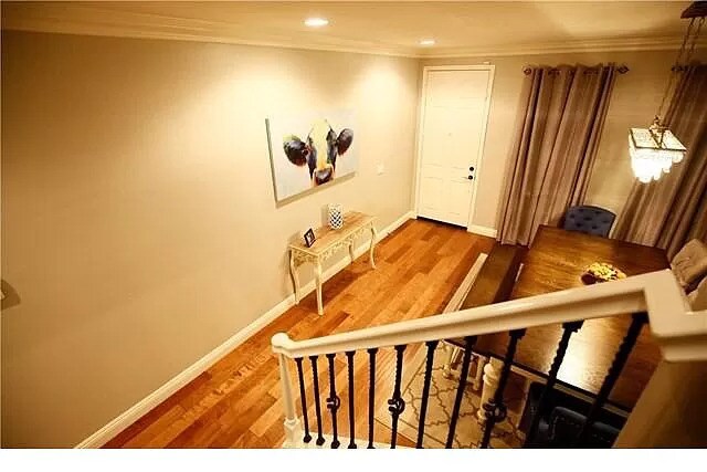 Building Photo - 15761 Crestwood Ave