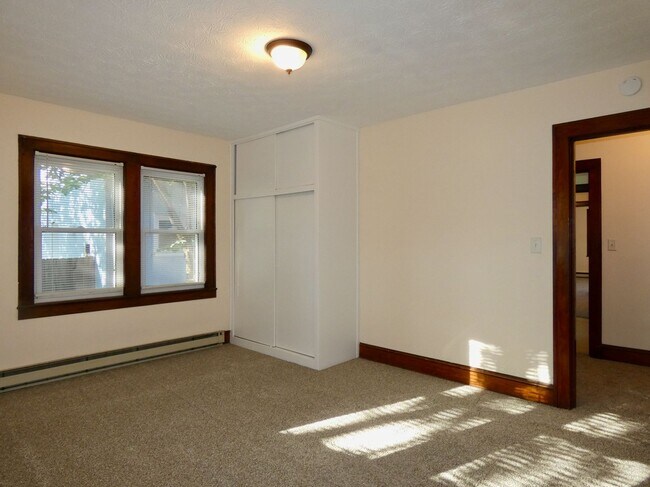 Building Photo - First Floor Apartment in the heart of West Asheville