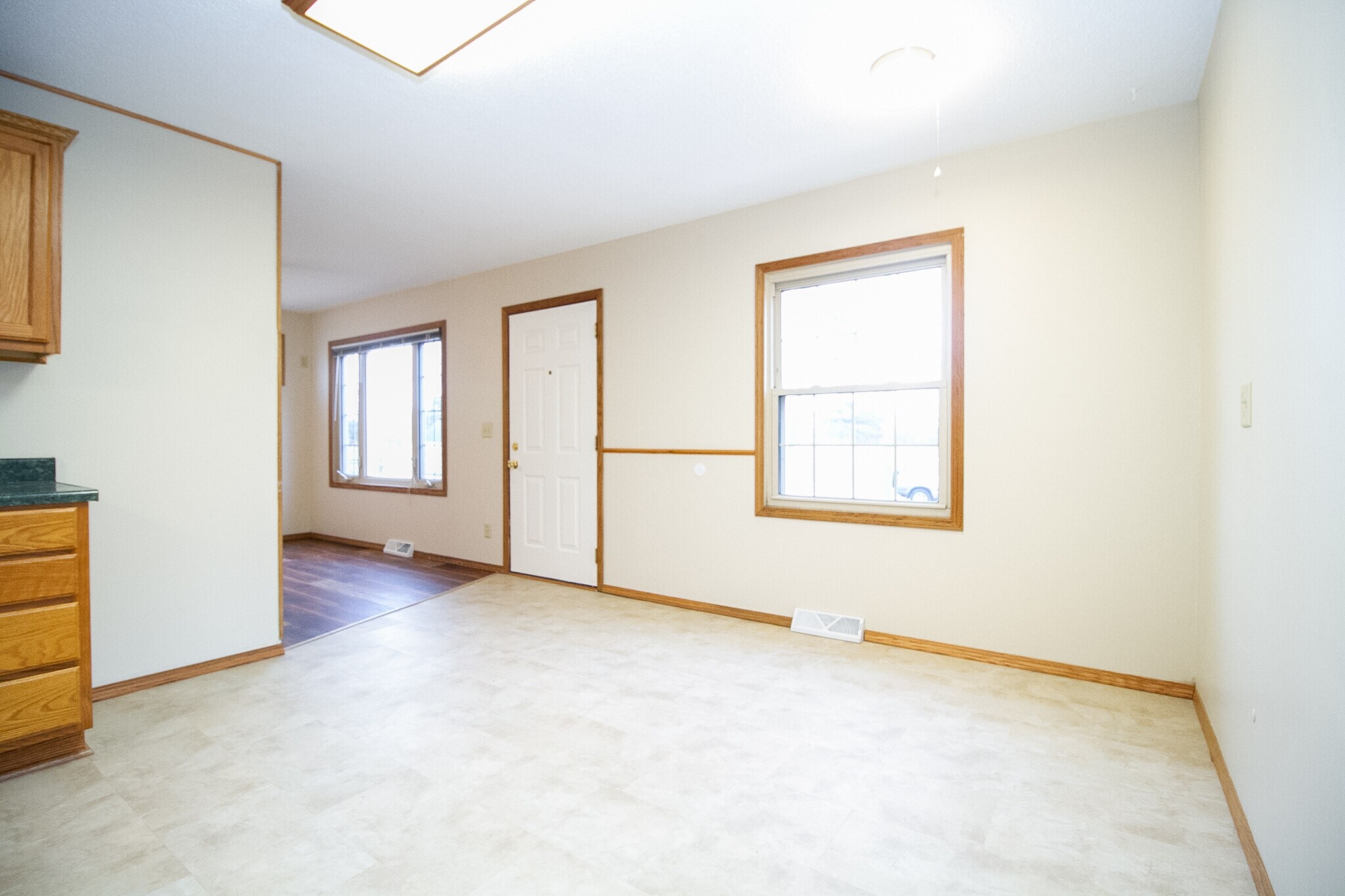 Building Photo - 731 Reineck Dr