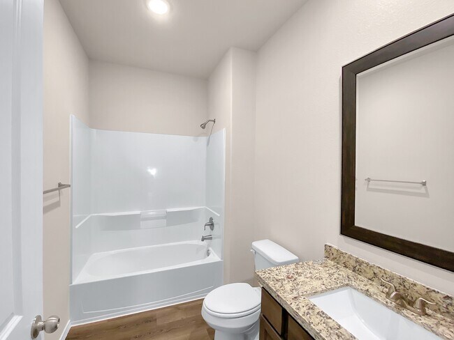 Building Photo - 13067 Clear View Dr