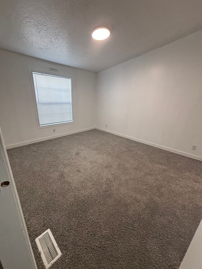 Building Photo - Fully upgraded and remodeled. Coming Soon!