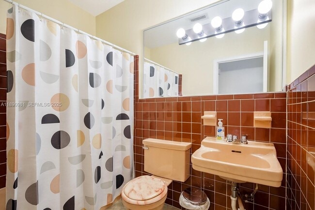 Building Photo - 504 SW 10th St