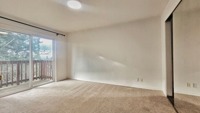 Building Photo - Charming 3 Bed 1.25 Bath Home in Skyway with a great view of Mt Rainier