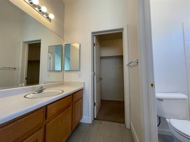 Building Photo - Private home, large lot!