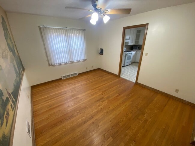 Building Photo - Charming Woods Park Home | 2 Bed | Fenced Yard | Garage | $1800/mo